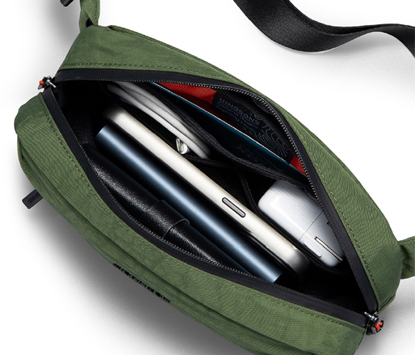 【KINGSONS】水洗紋理｜防水貼身斜背胸包-松葉綠